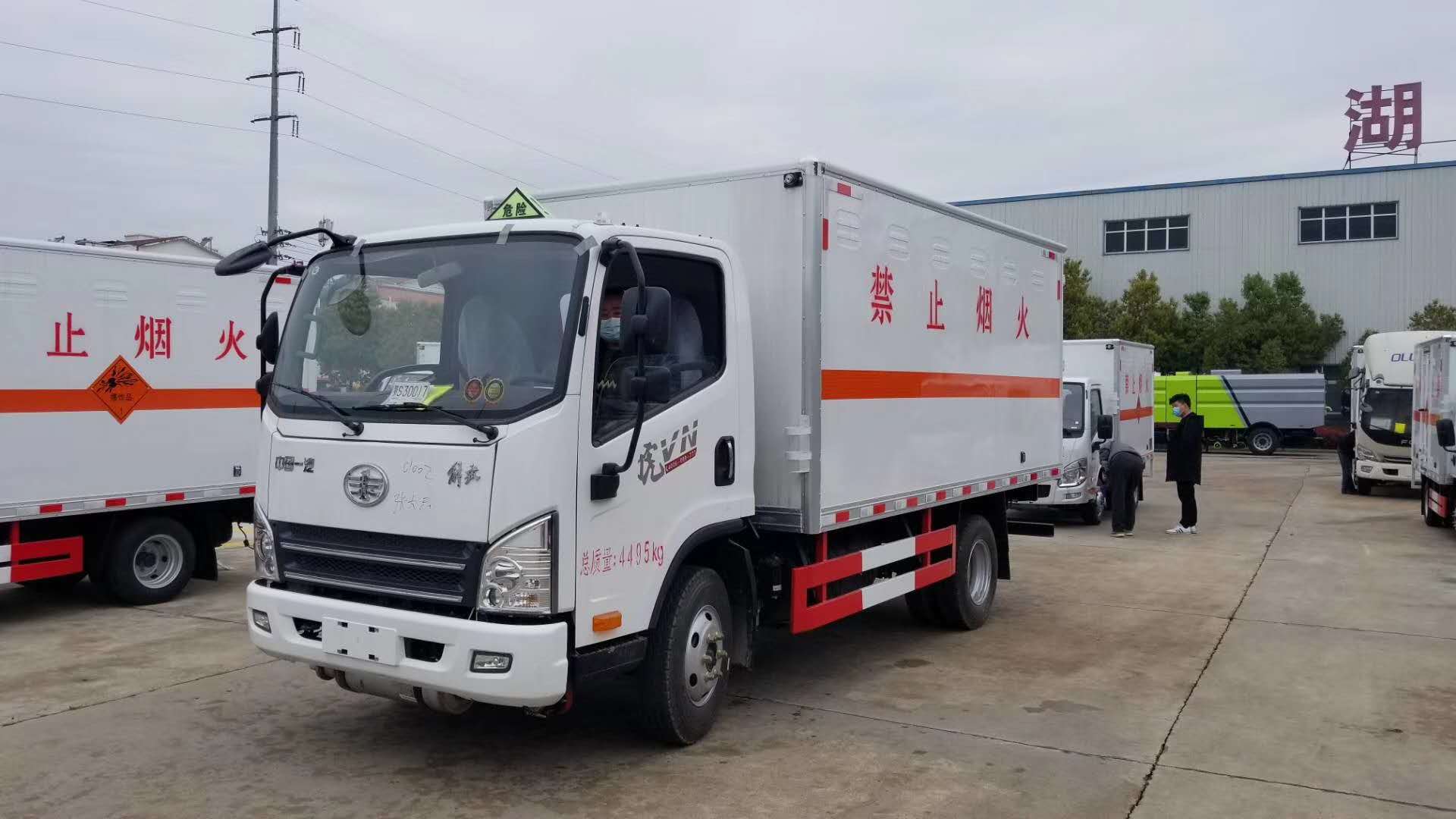 解放虎VN藍(lán)牌危險(xiǎn)品廂式運(yùn)輸車，解放卡車，掙錢機(jī)器