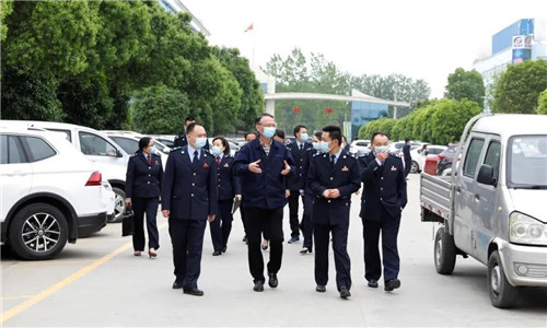 頭條：隨州市稅務(wù)局第一稽查局干部職工與程力汽車汽車集團(tuán)共同舉辦“減稅費優(yōu)服務(wù)，助復(fù)產(chǎn)促發(fā)展 ”黨建下基層活動