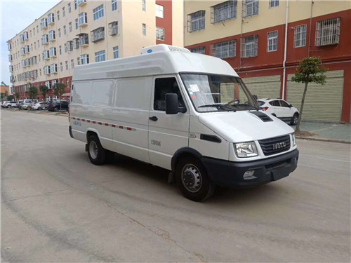 南京依維柯柴油面包冷藏車大空間，市內(nèi)不限行