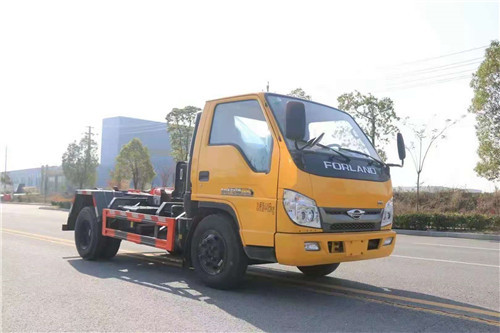 市場上一款雙層大梁的藍牌鉤臂垃圾車，純工程自卸車底盤，載重無敵