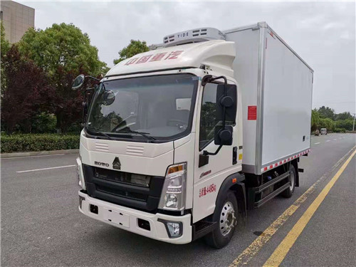 豪沃藍(lán)牌國(guó)六濰柴冷藏車專用底盤不超重，有現(xiàn)車，隨提隨走！