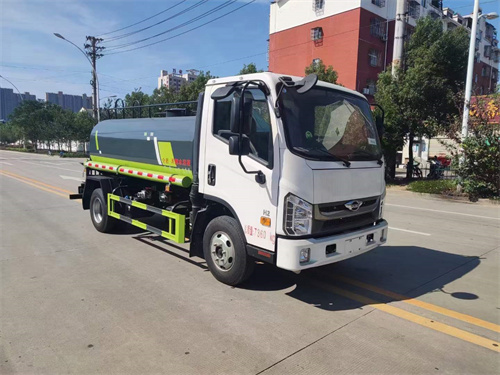 福田時代領(lǐng)航H2 5方灑水車廠家直銷，價格優(yōu)惠