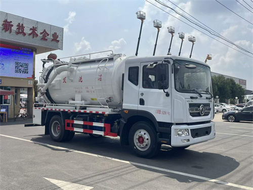 東風(fēng)D9吸污車(chē)容積13方源頭廠家直銷(xiāo)，價(jià)格優(yōu)惠