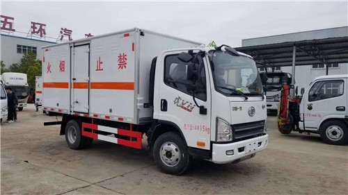 解放虎VN藍(lán)牌危險品廂式運輸車 (2).jpg