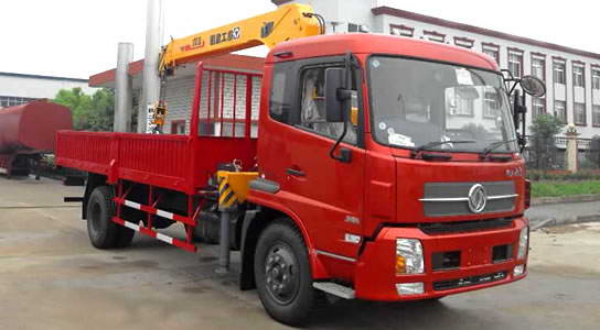 東風天錦隨車起重運輸車