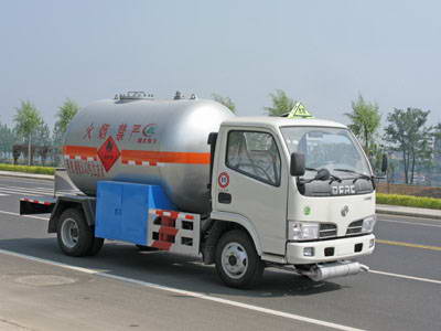 東風(fēng)多利卡5.5噸液化氣體運(yùn)輸車(chē)