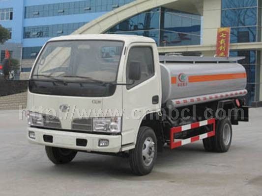 程力威牌CLW5820G型罐式低速貨車