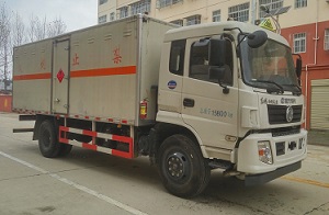 國五東風(fēng)易燃液體廂式運輸車