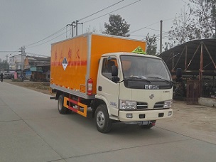 國五東風(fēng)雜項危險物品廂式運(yùn)輸車